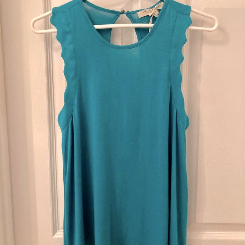 Living Doll Los Angeles NWT Tank Size Small Back  Keyhole Scalloped Sleeves Blue